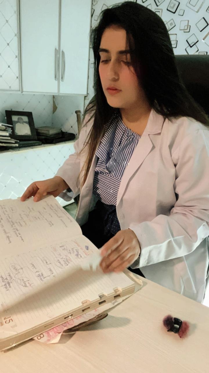 Dr Radhika– Renowned Cosmologist & Dermatologist, Expert in peels & permanent makeup and the Woman behind Face Aesthetician.