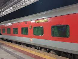 Cockroach Infestation in Indian Railway Coach Raises Hygiene Concerns; Passengers Express Outrage