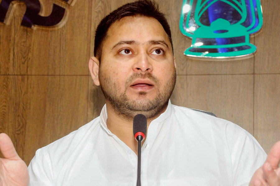 "ED Summons Bihar Deputy CM Tejashwi Yadav in Land-for-Jobs Case, Lalu Yadav Also Called for Questioning"