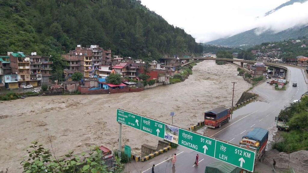 Himachal Pradesh Faces Disruption as 104 Roads Blocked Due to Rain and Snowfall; Yellow Alert Issued