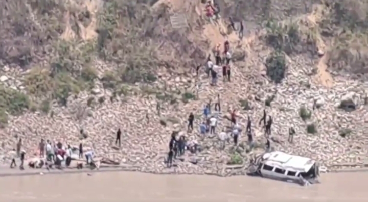 Tragedy Strikes as Tempo Traveller Plunges Into Gorge in Uttarakhand: 12 Dead, Several Injured