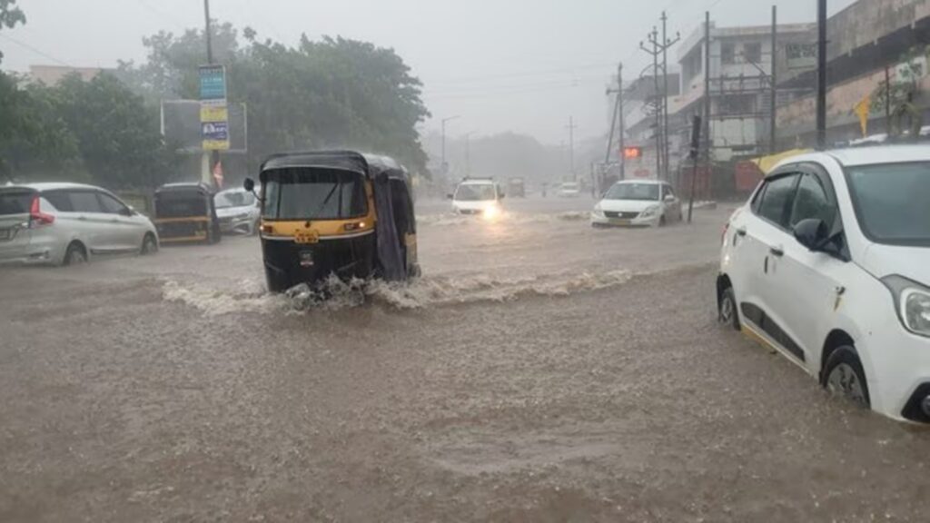 Intense Rainfall Causes Waterlogging in Mumbai, IMD Issues Alerts