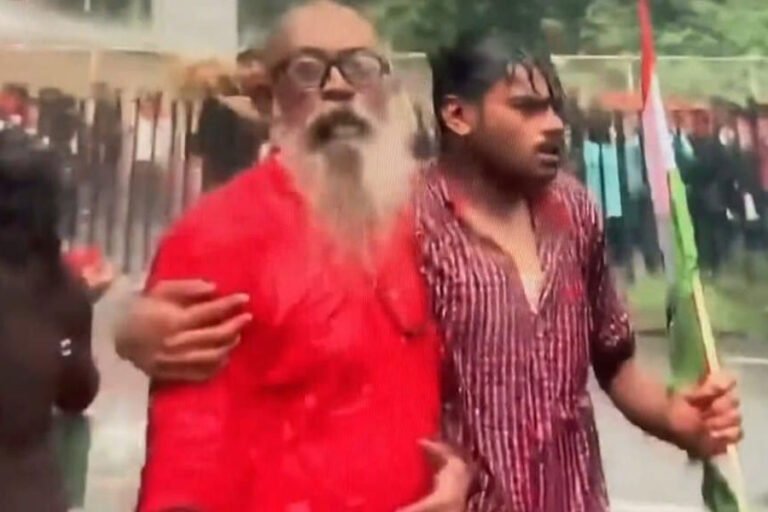 Kolkata’s ‘Nabanna Abhijan’ Rally: Viral Video of Elderly Man Braving Water Cannons Sparks Reactions from BJP and TMC