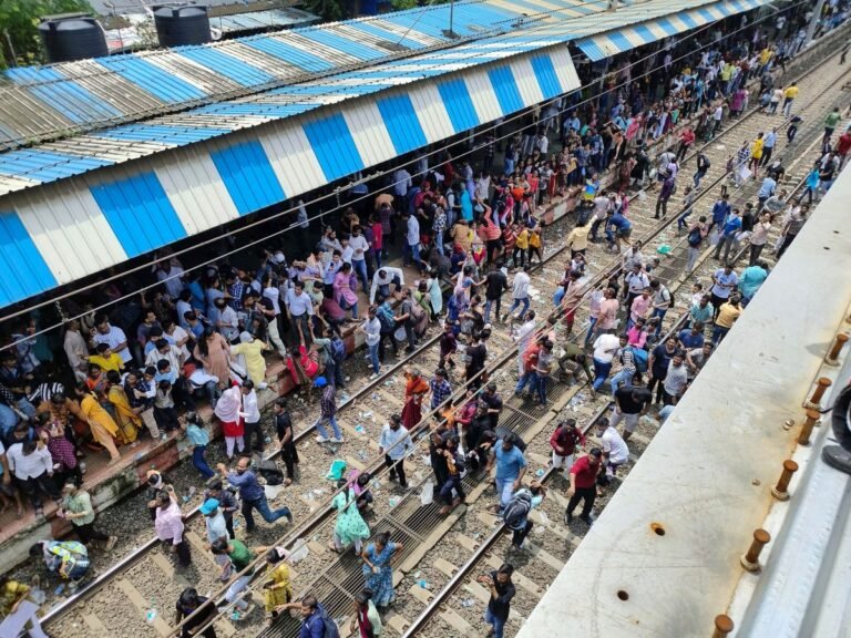 “72 Detained Amid Badlapur Protests Over Sexual Assault, Internet Services Suspended”