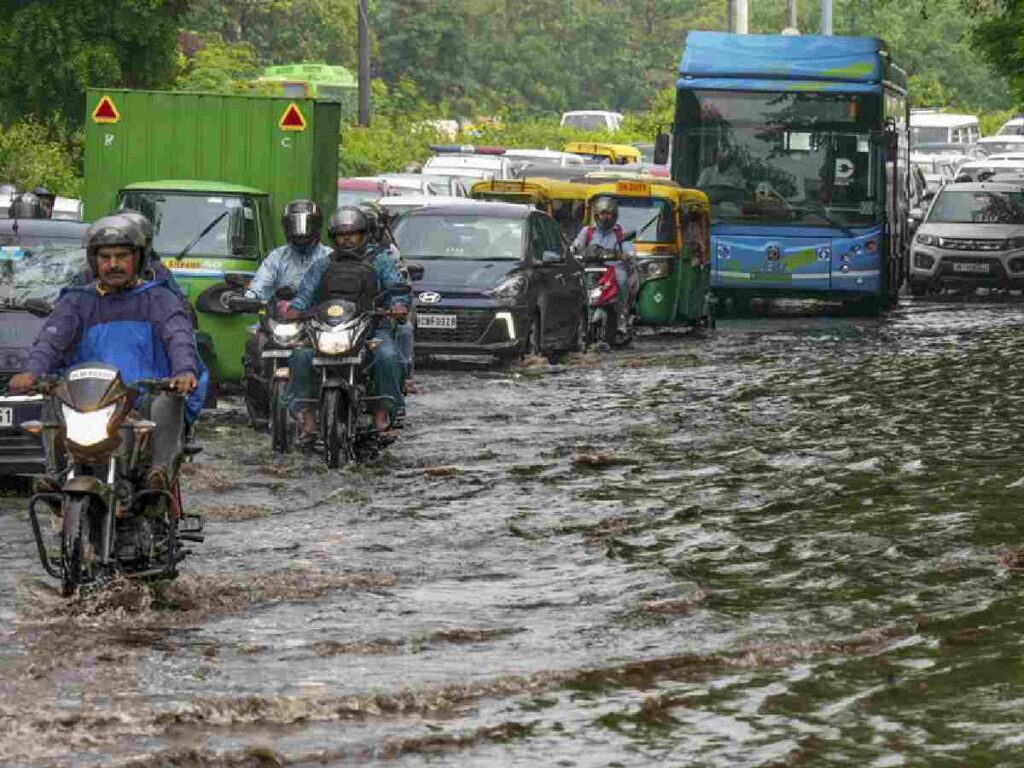 Heavy Rain Causes Waterlogging and Traffic Chaos in Delhi; More Showers Expected