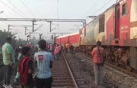 Three Coaches of Secunderabad-Shalimar Superfast Express Derail Near Howrah, No Casualties Reported