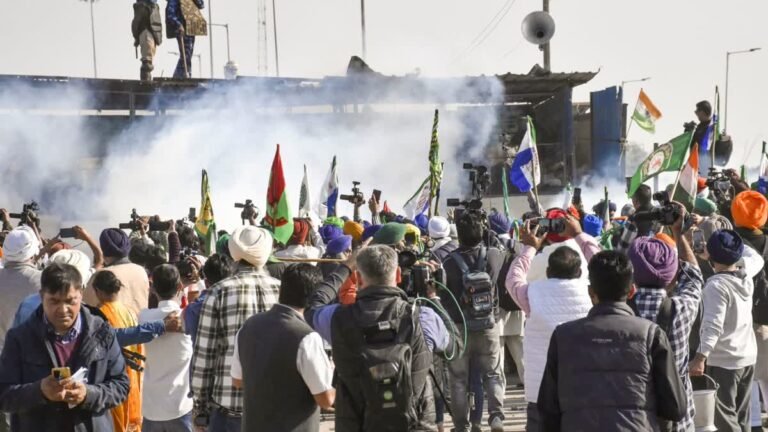 Tear Gas Fired on MSP Protesters, Six Farmers Injured as March Halted