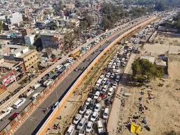 Massive 300-Km Traffic Jam Strands Devotees Heading to Maha Kumbh
