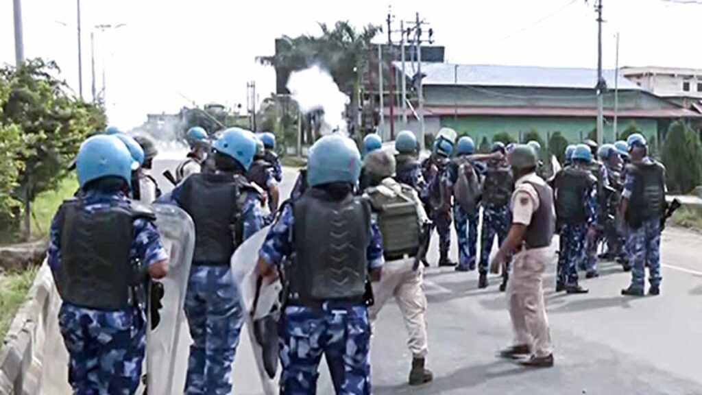 Protest Erupts Outside Manipur Raj Bhavan Over Bus Name Row, 7 Injured in Clash With Security Forces