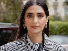 Inside Sonam Kapoor & Anand Ahuja’s Rs 173 Cr Delhi Mansion: Luxe Living with Lawns, Chandeliers & a Full Basketball Court